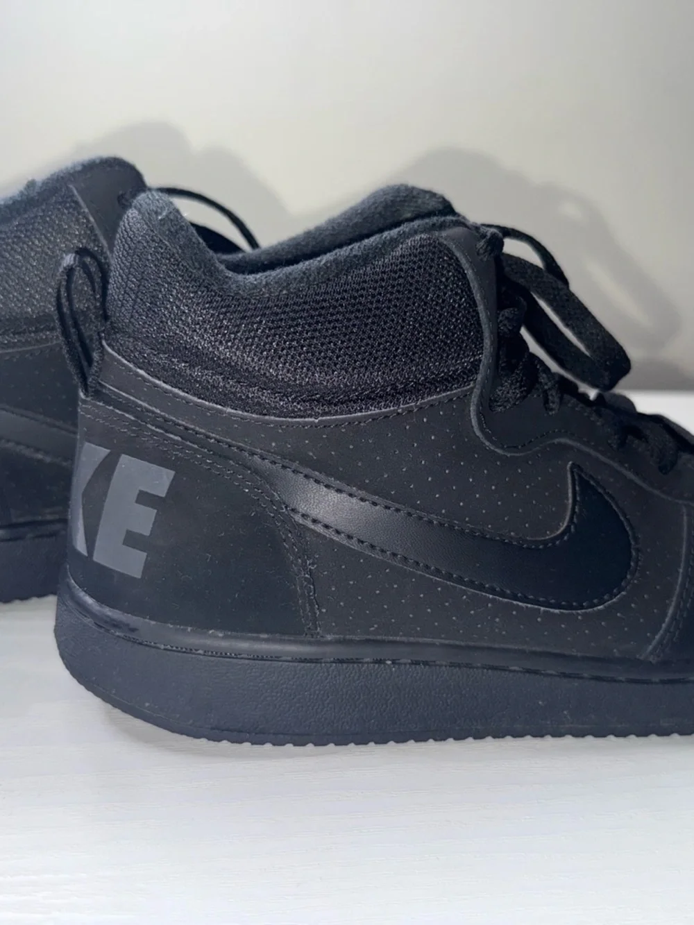 Nike Court Borough Mid Big Kids Shoes in Black size 6.5Y Sneaker Suede Leather - Picture 1 of 8
